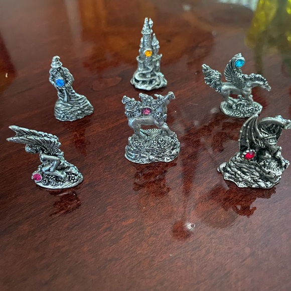 ❌❌ SOLD ❌❌ Medieval Pewter Miniatures With Gems Set of 6 Vintage Collectible - Picture 14 of 15